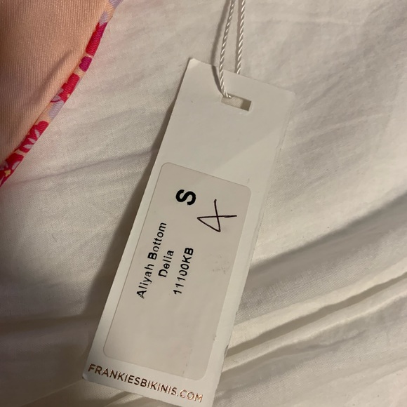 Frankies Bikinis Floral Set - Picture 5 of 8